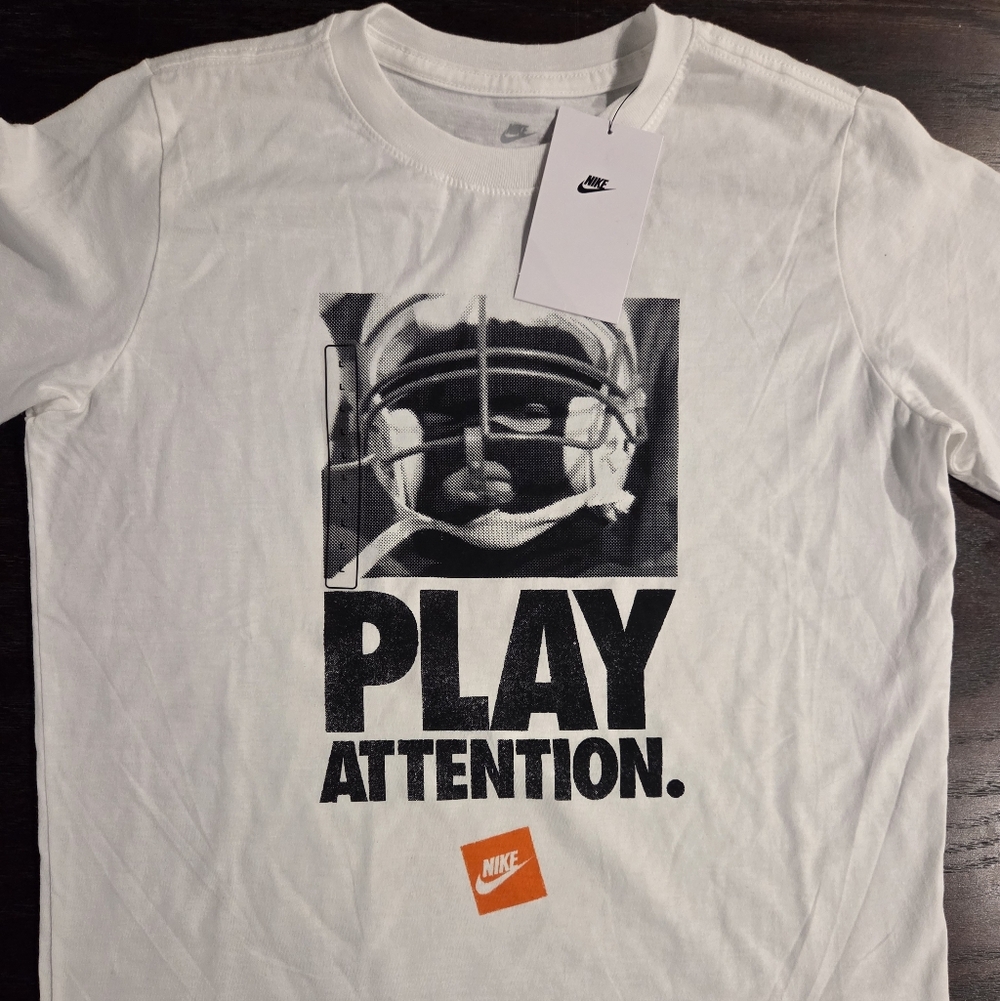 Nike Play Attention T-Shirt Kids Large